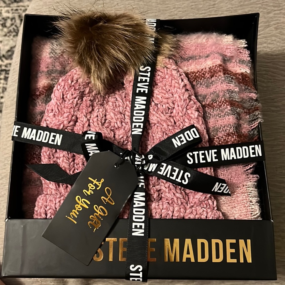 NEW IN BOX Steve Madden Beanie and Scarf